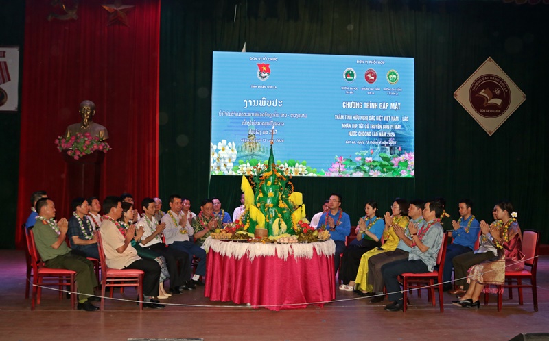Giao lưu, gặp mặt “Thắm tình hữu nghị đặc biệt Việt Nam - Lào” nhân dịp Tết Cổ truyền Bunpimay năm 2024
