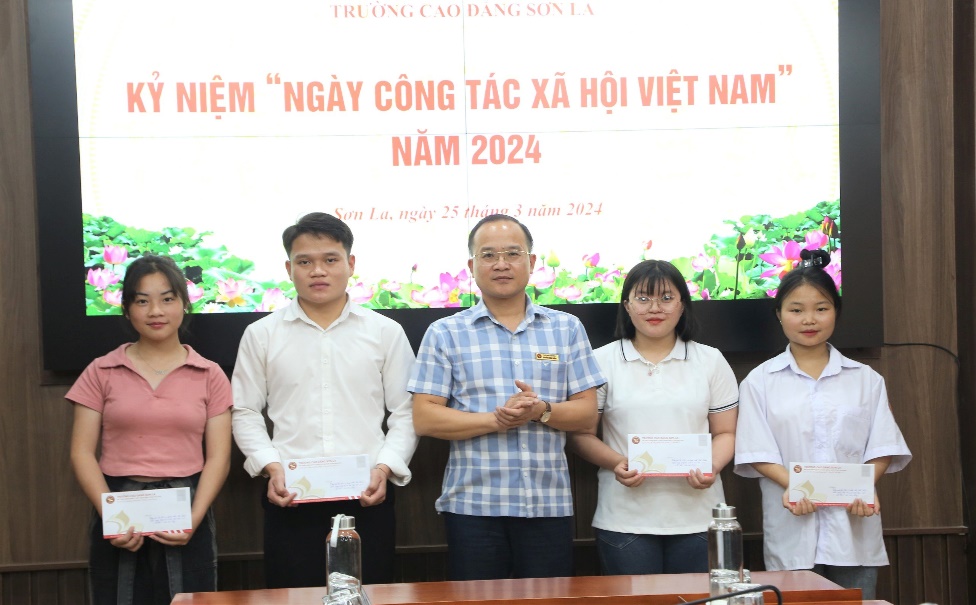 Các hoạt động Kỷ niệm 8 năm Ngày Công tác xã hội Việt Nam (25/3/2016 - 25/3/2024)