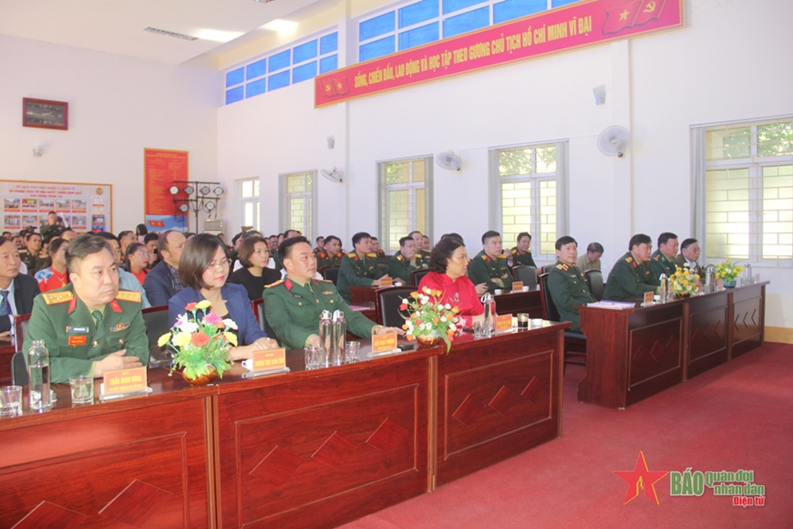 Bế giảng khóa bồi dưỡng tiếng Việt cho cán bộ Quân đội nhân dân Lào năm 2023