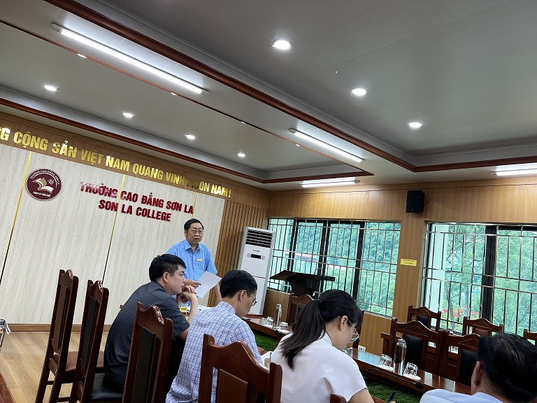 Đồng_chí_Hiệu_trưởng_phát_biểu_chỉ_đạo_tại_Hội_nghị.jpg