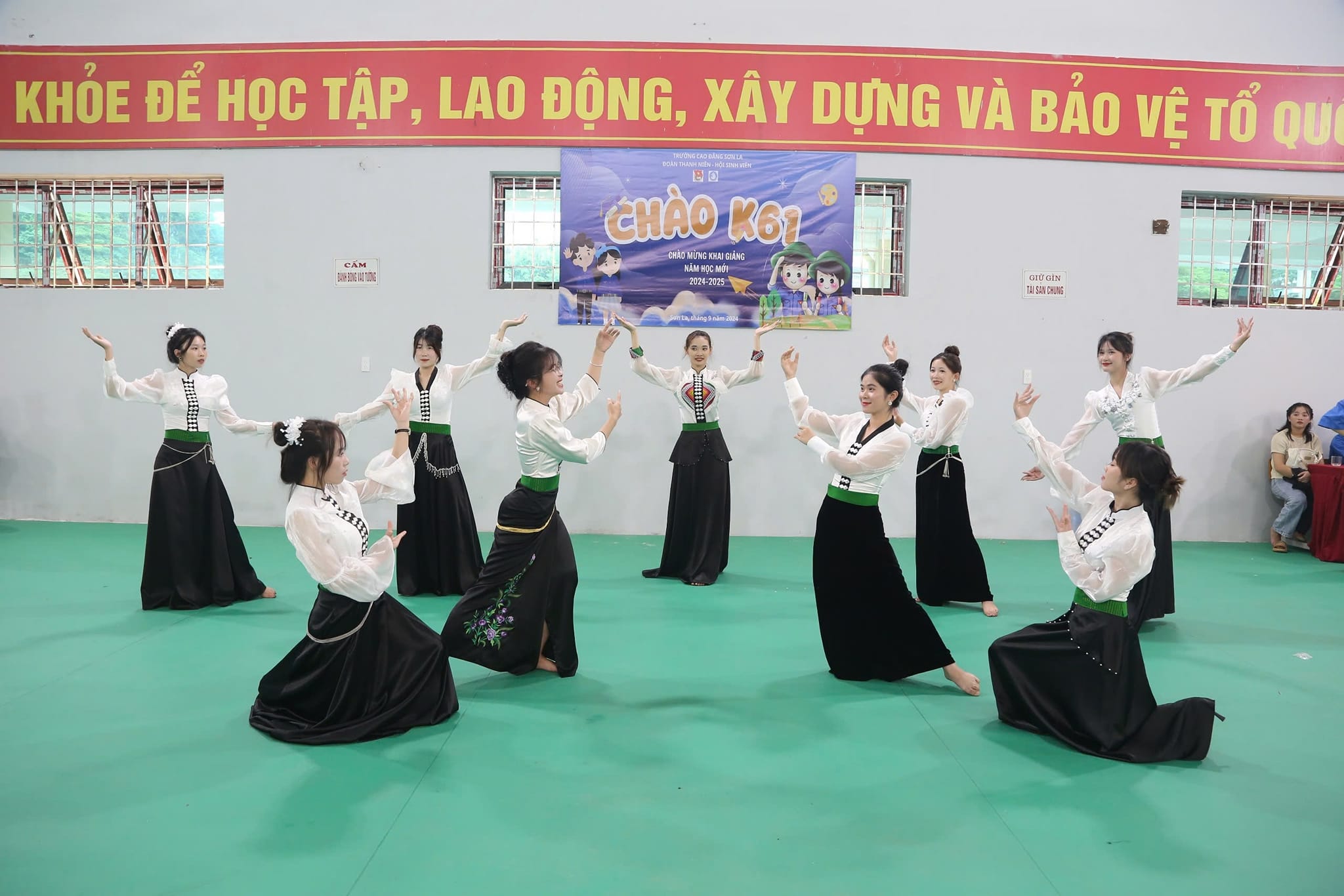 Đoàn trường Cao đẳng Sơn La, sôi nổi các hoạt động chào mừng sinh viên K61