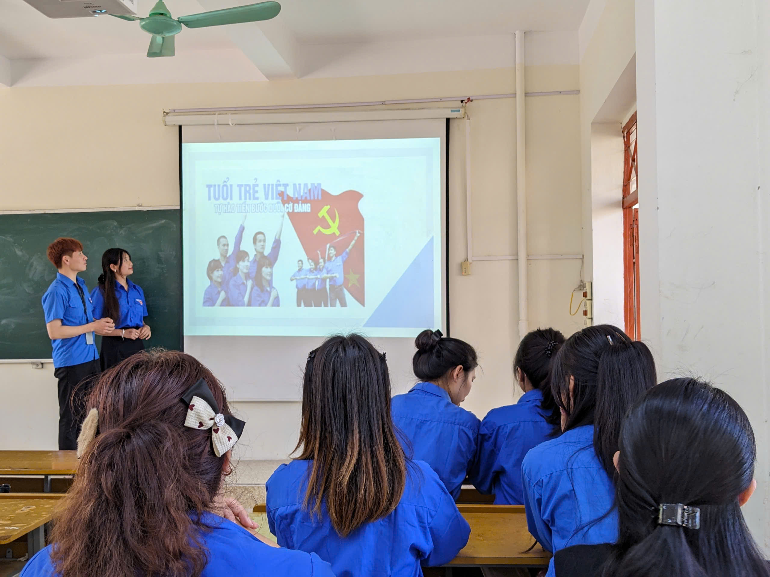 Sinh viên khoa Giáo dục mầm non - Giáo dục phổ thông tích cực tham gia cuộc thi 