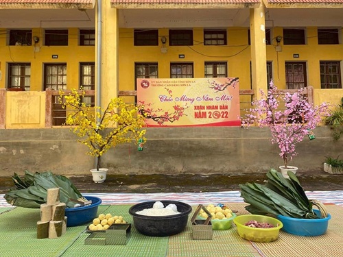 Lưu học sinh Lào vui đón Tết Nhâm dần 2022 tại Trường Cao đẳng Sơn La
