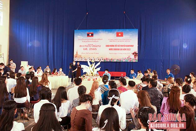 Trường Cao đẳng Sơn La chào mừng Tết cổ truyền Bunpimay