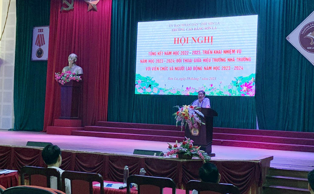 Hội nghị tổng kết năm học và đối thoại giữa Hiệu trưởng nhà trường với CBVC