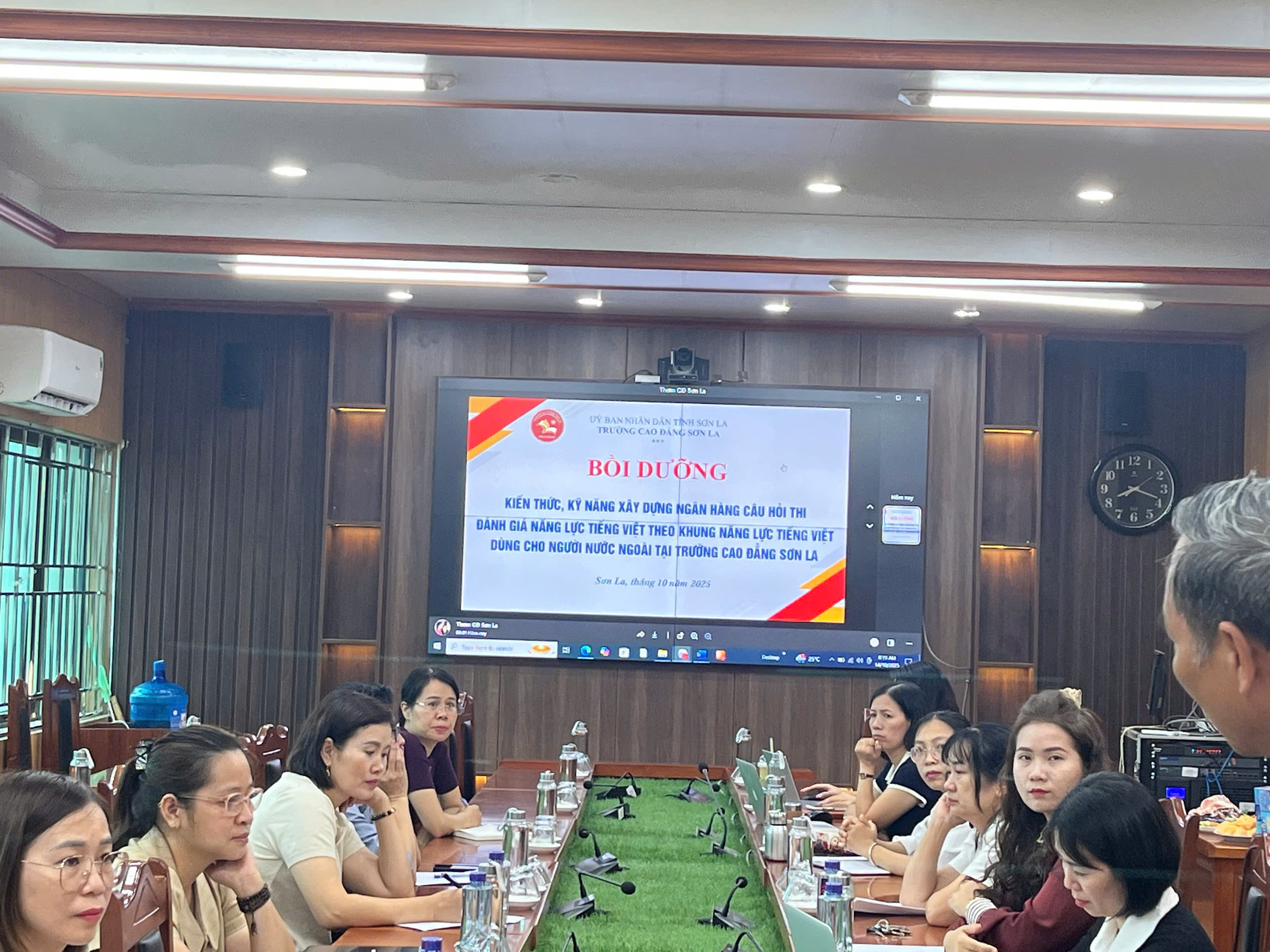 1. Bồi dưỡng kiến thức kỹ năng xây dựng ngân hàng câu hỏi thi đánh giá năng lực tiếng Việt